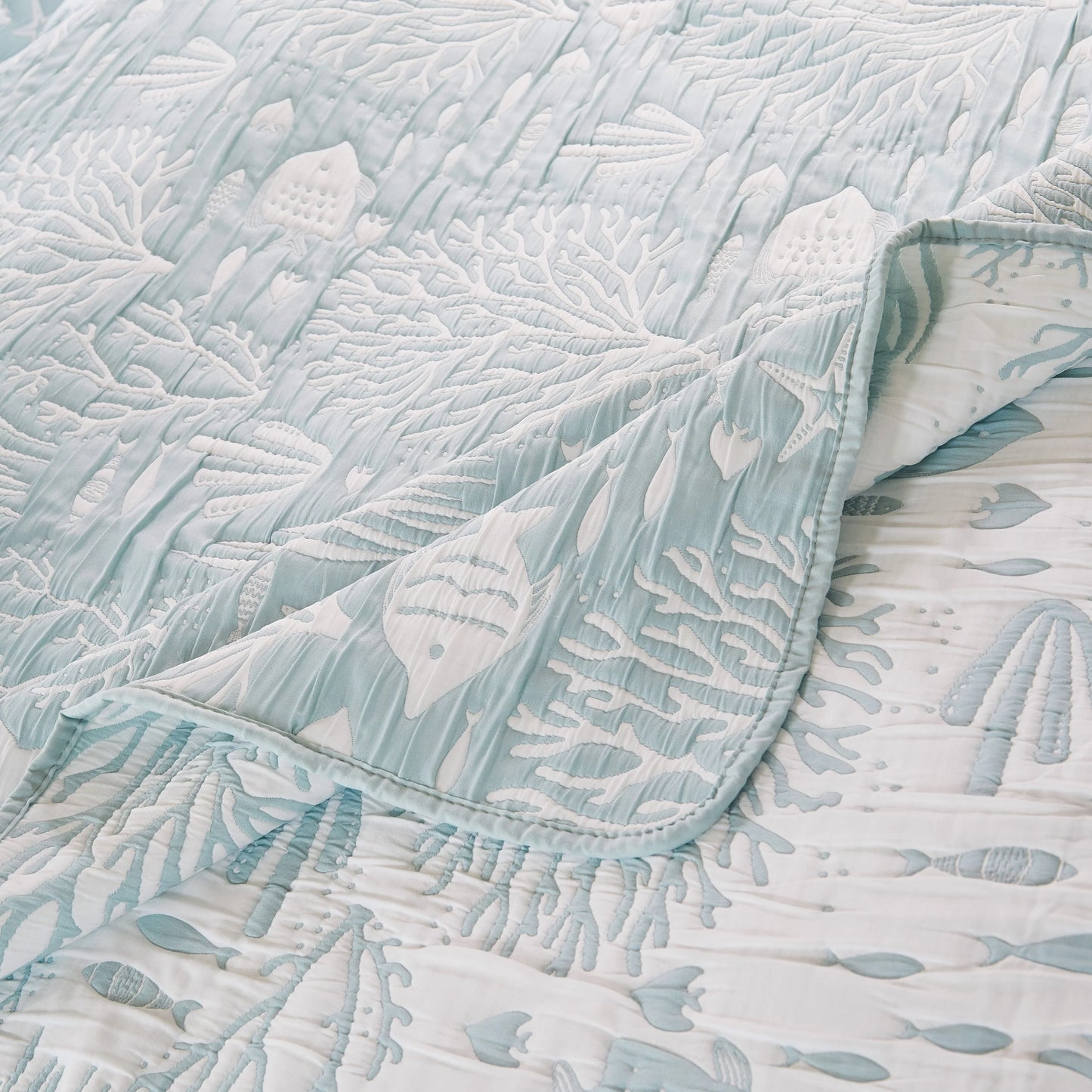 Greenland Home Coastal Paradise Jacquard Woven Reversible Matelassé Coverlet Set