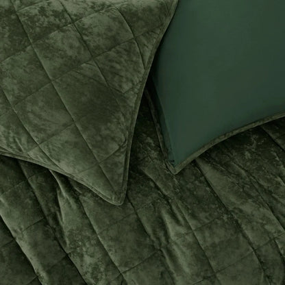 Wonderful Diamond Velvet 3 Piece Quilt Set
