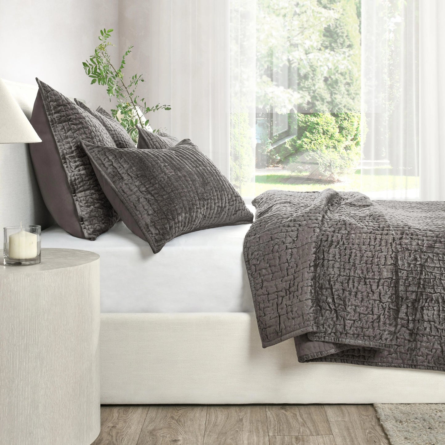Dimitry 100% Rayon Velvet Quilt by Kosas Home