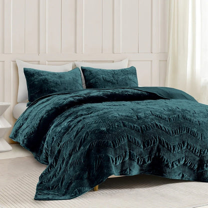 Wonderful Diamond Velvet 3 Piece Quilt Set