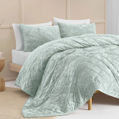 Wonderful Diamond Velvet 3 Piece Quilt Set