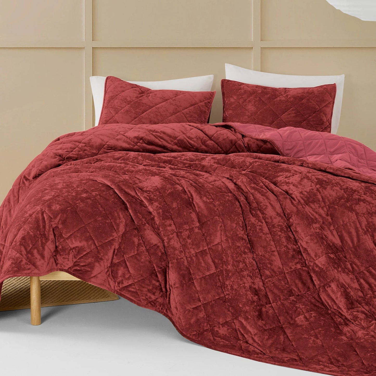 Wonderful Diamond Velvet 3 Piece Quilt Set