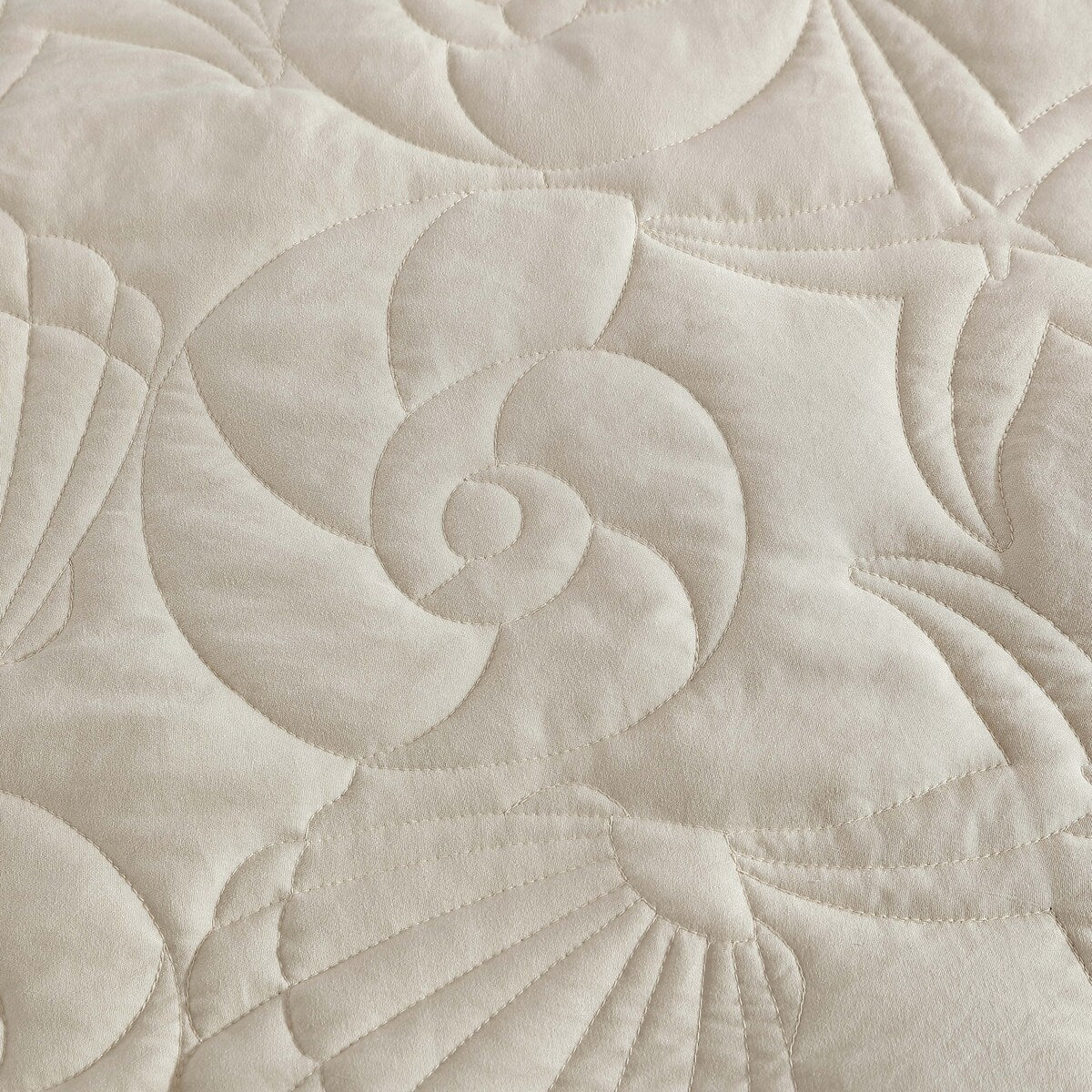 Caribbean Joe Solid Shell Outline Quilt Set
