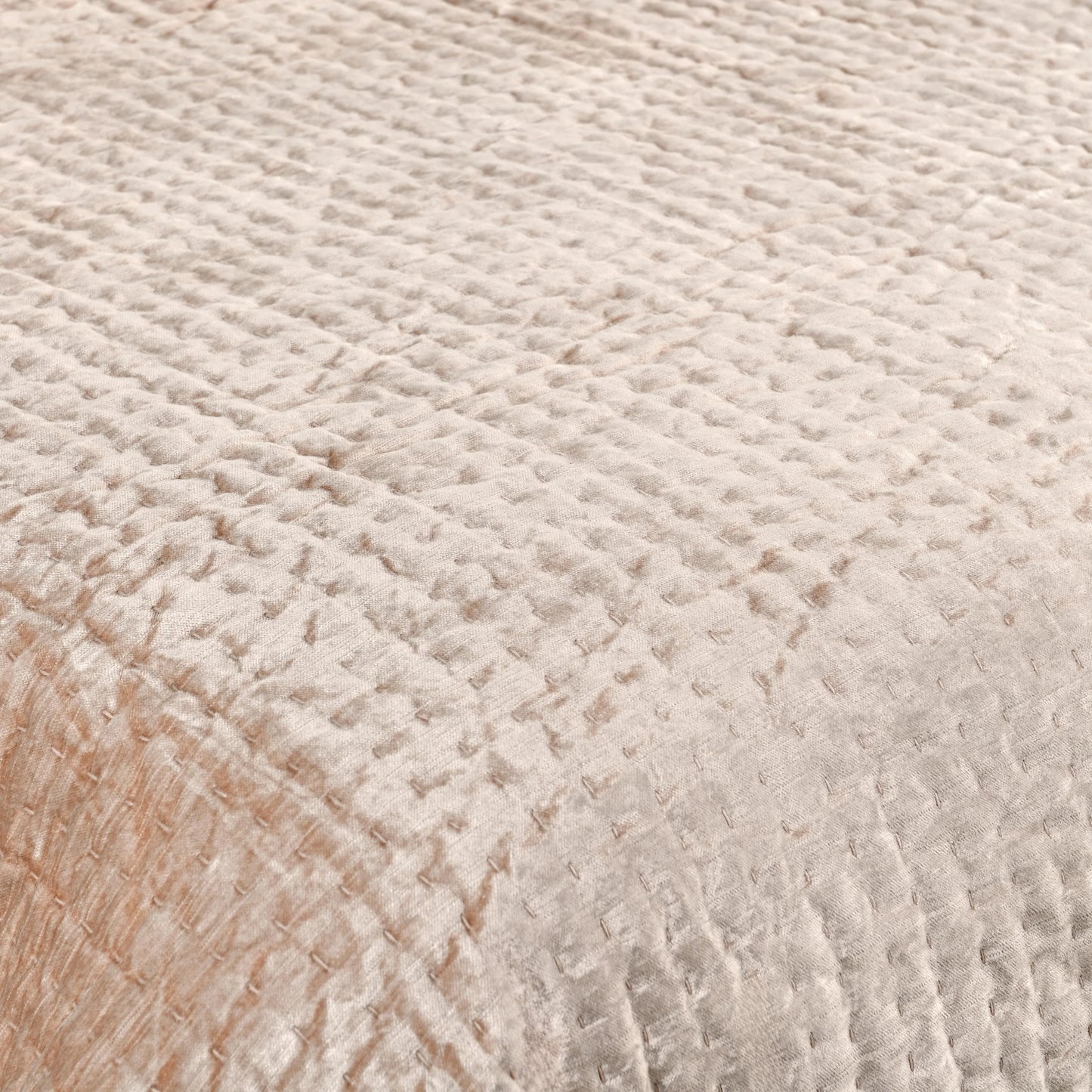 Dimitry 100% Rayon Velvet Quilt by Kosas Home