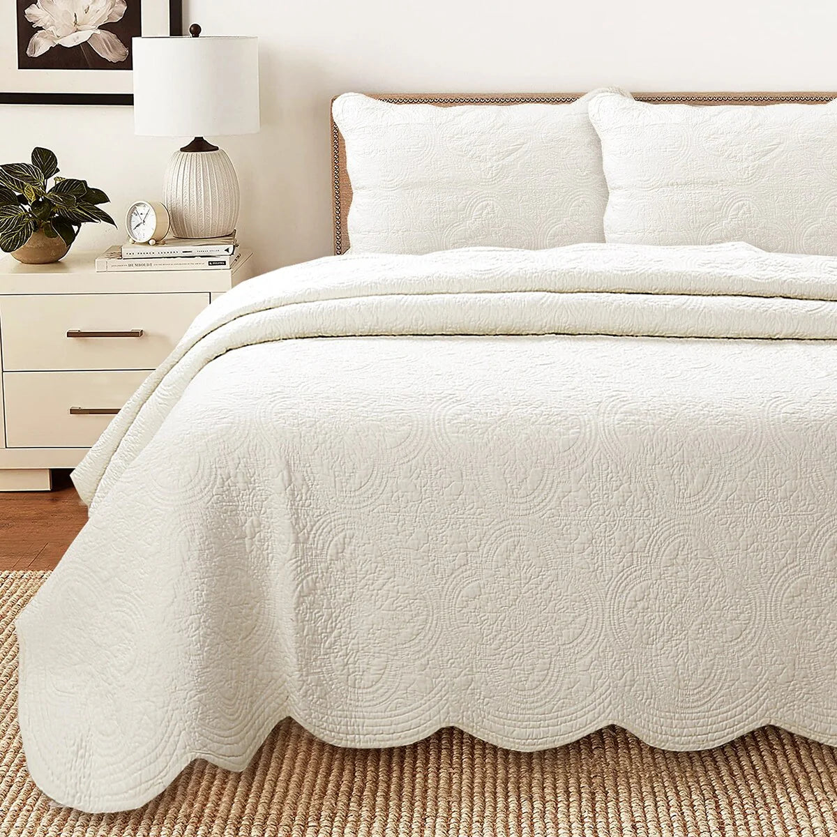 Blantyre Scalloped Edge White Cotton 3-piece Oversized Quilt Bedding Set