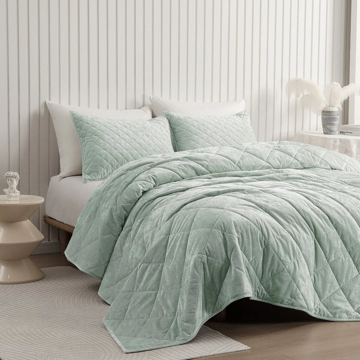 Wonderful Diamond Velvet 3 Piece Quilt Set