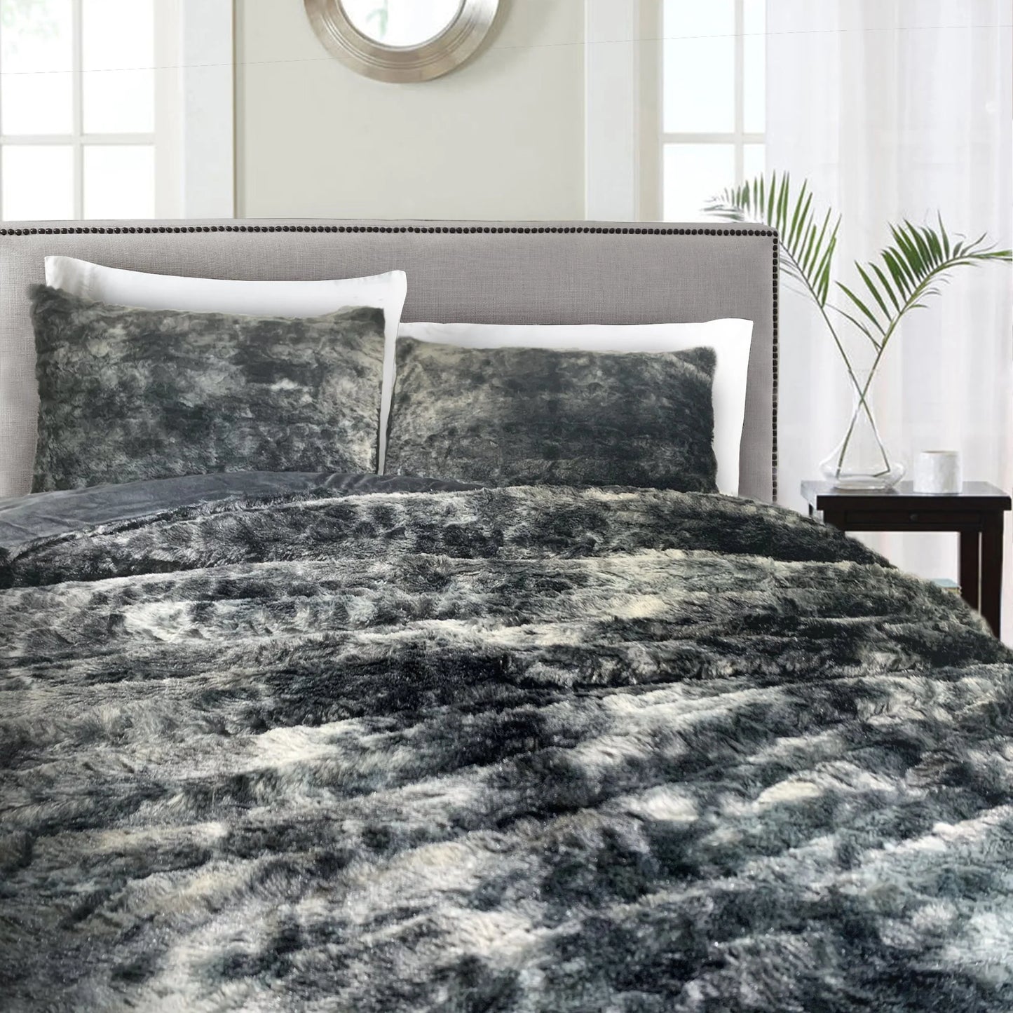 Wonderful Velvet 3 Piece Quilt Set
