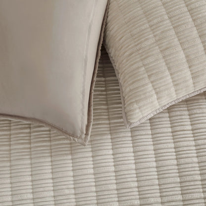 Wonderful Velvet 3 Piece Quilt Set