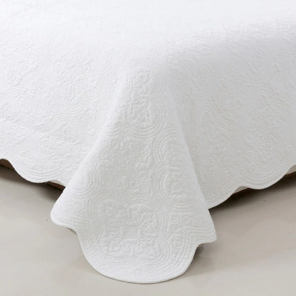 Blantyre Scalloped Edge White Cotton 3-piece Oversized Quilt Bedding Set