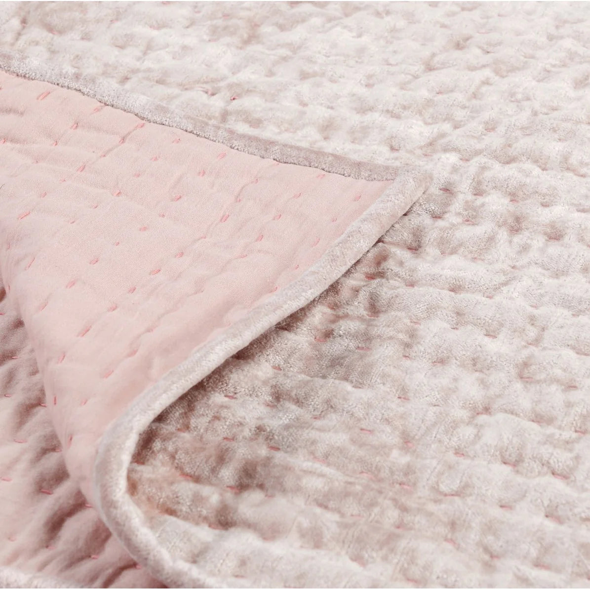 Dimitry 100% Rayon Velvet Quilt by Kosas Home