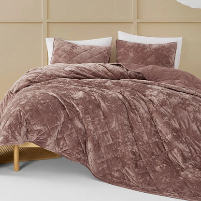 Wonderful Diamond Velvet 3 Piece Quilt Set