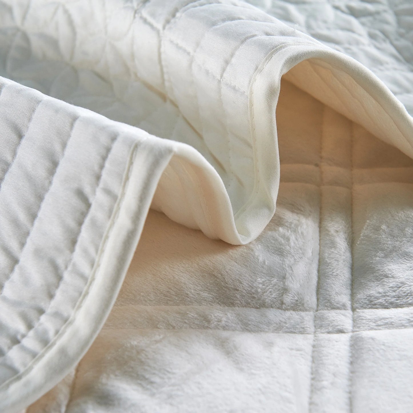 Serenta Supersoft Microplush Quilted 4 Pieces Bedspread Coverlet Set