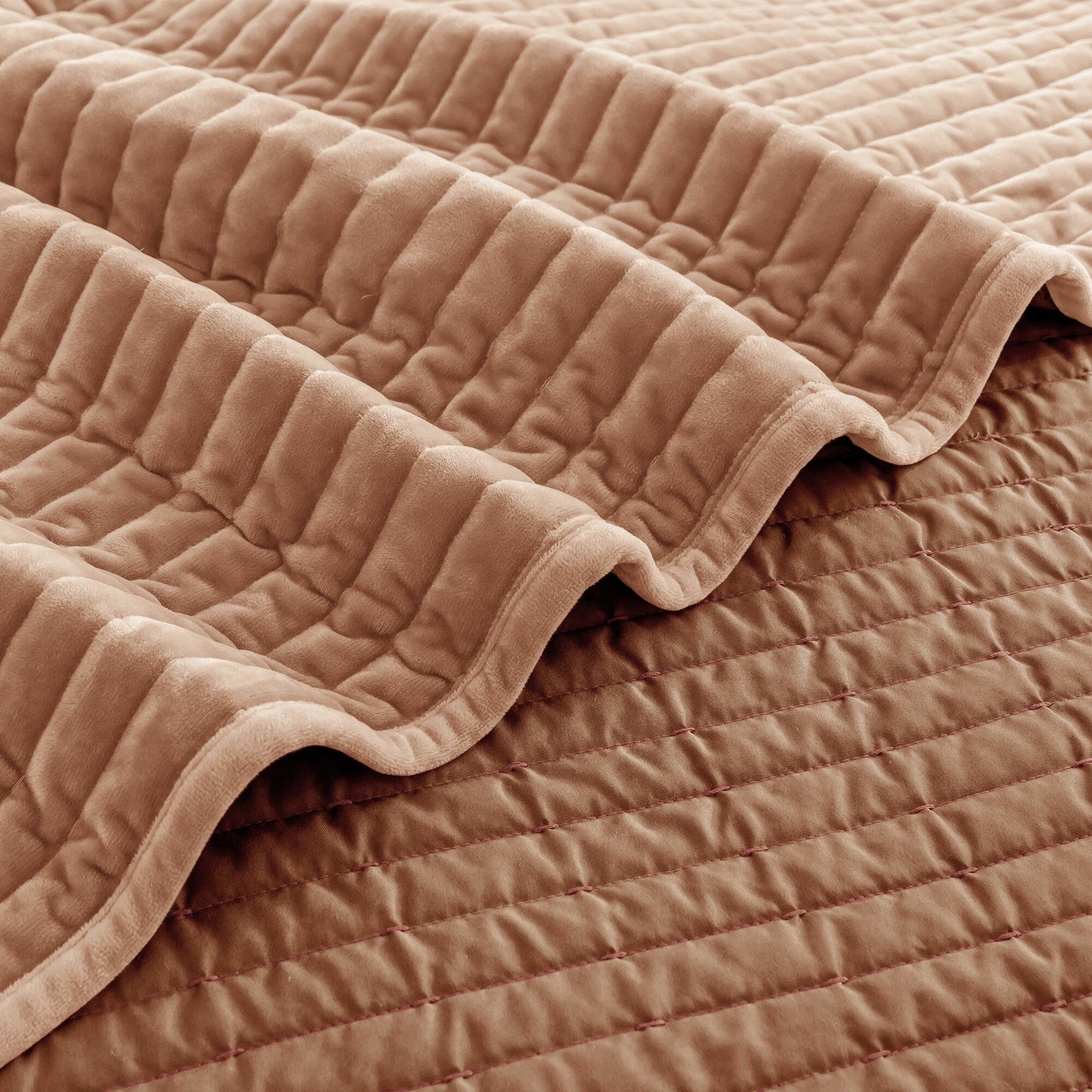 Wonderful Velvet 3 Piece Quilt Set