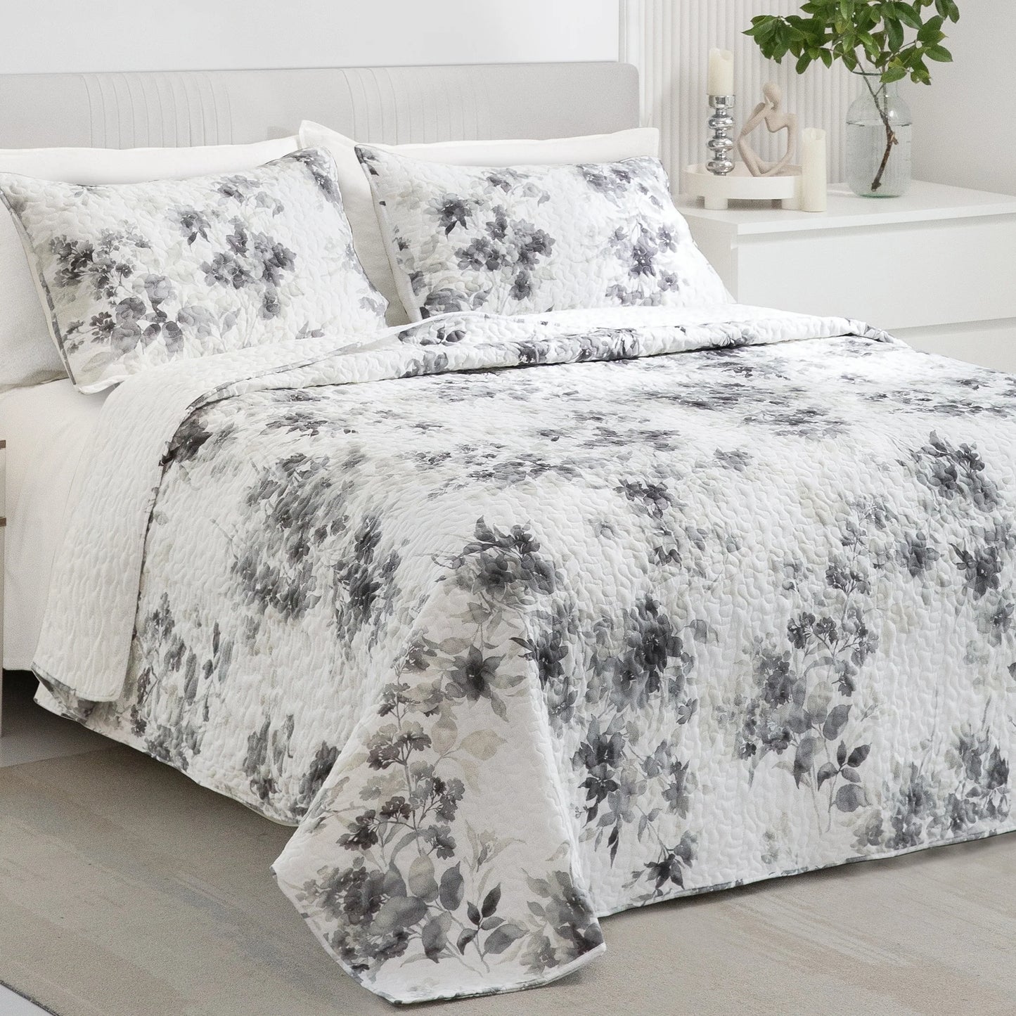 Wonderful Sophia Lightweight Floral Quilt Set