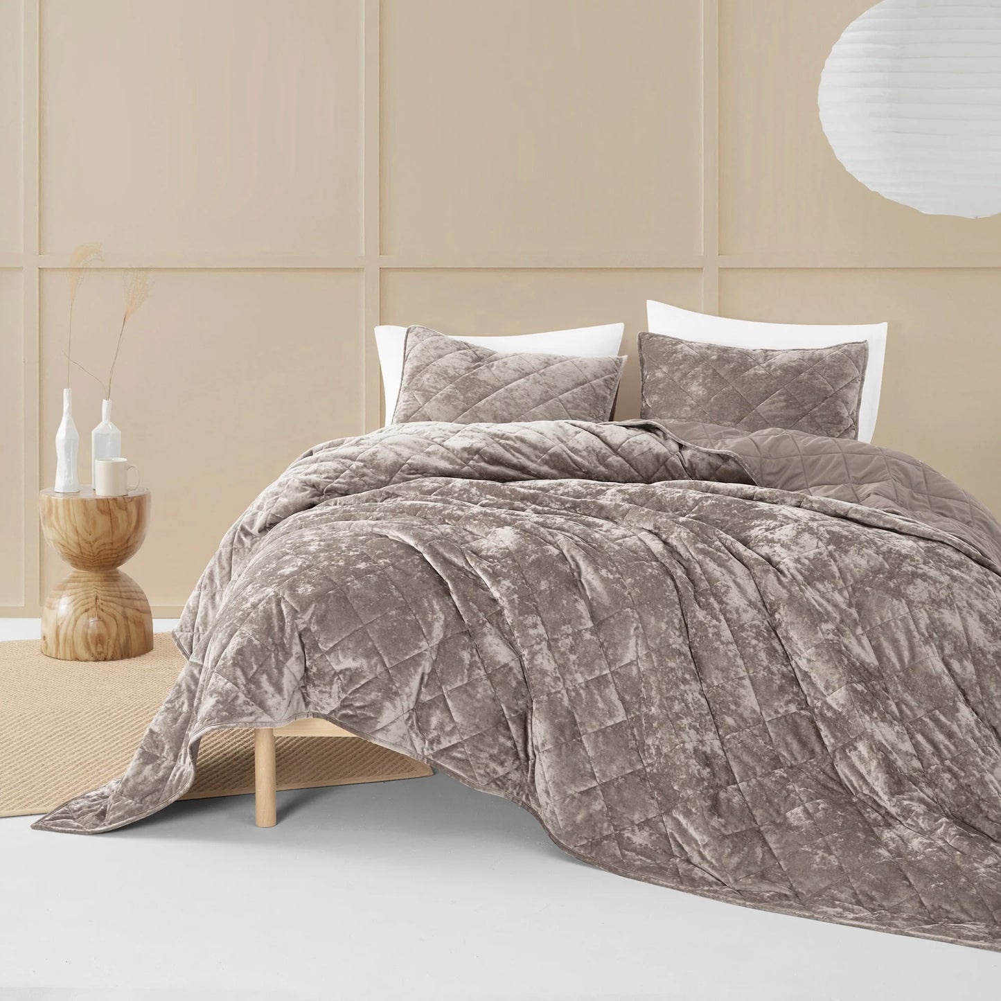 Wonderful Diamond Velvet 3 Piece Quilt Set