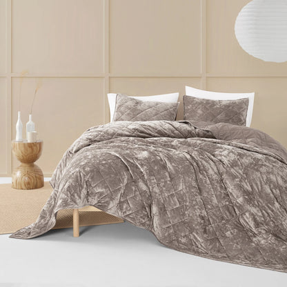 Wonderful Diamond Velvet 3 Piece Quilt Set