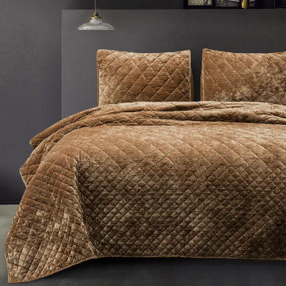 Wonderful Diamond Velvet 3 Piece Quilt Set