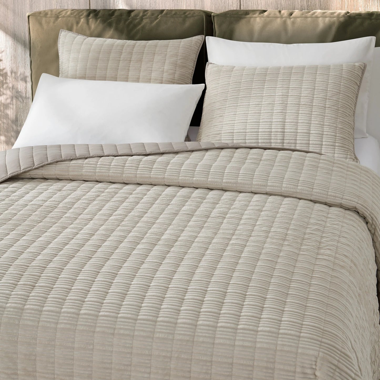 Wonderful Velvet 3 Piece Quilt Set