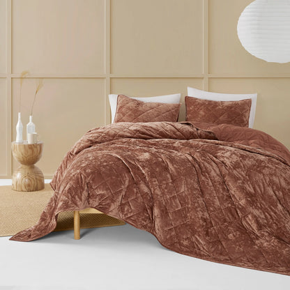 Wonderful Diamond Velvet 3 Piece Quilt Set