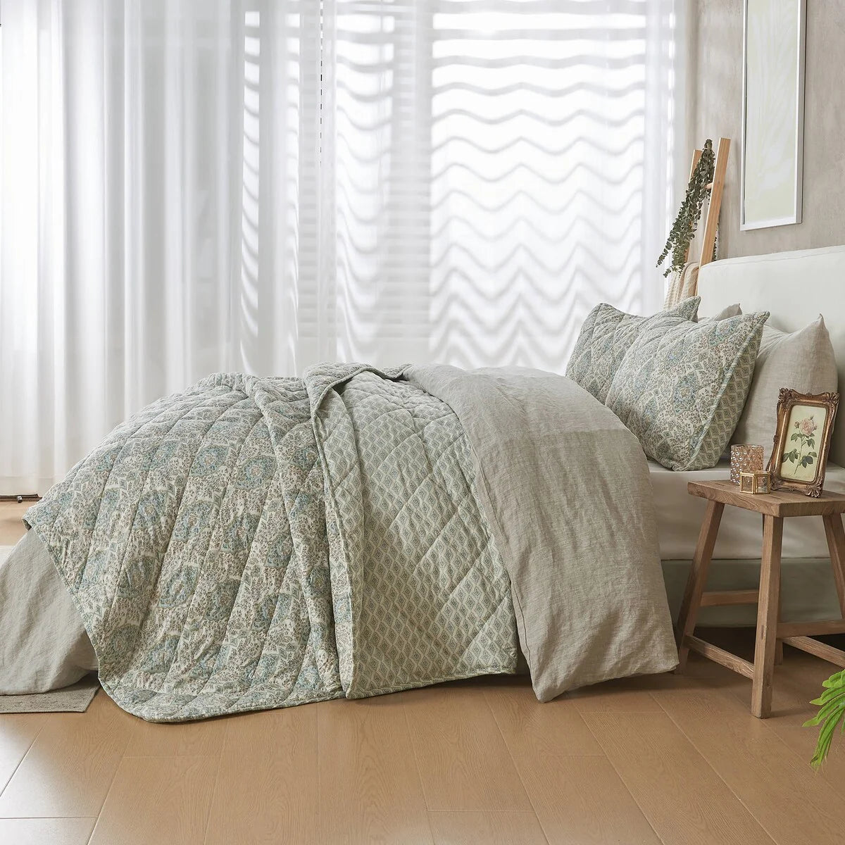 Patina Vie Maison Vintage Floral Printed Quilt Set with Shams