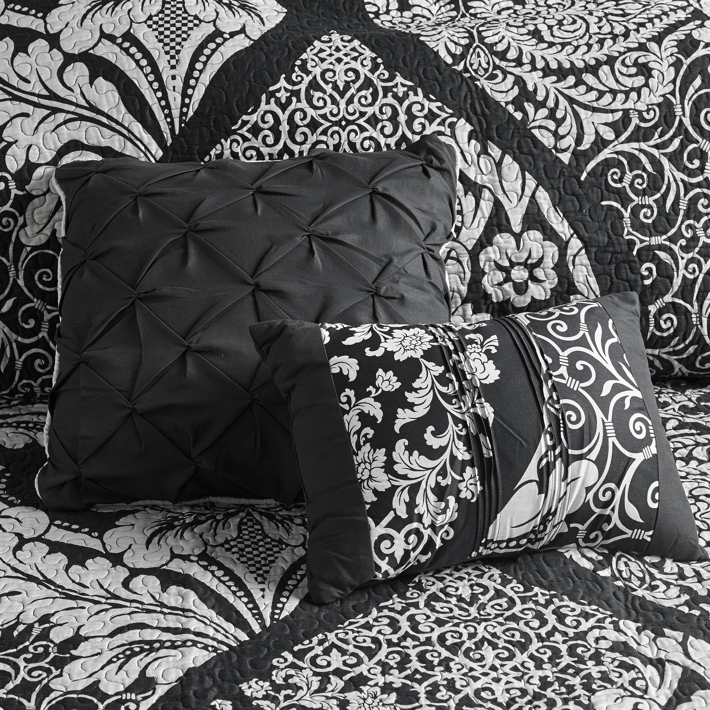 Madison Park Marcella 6 Piece Printed Cotton Quilt Set with Throw Pillows