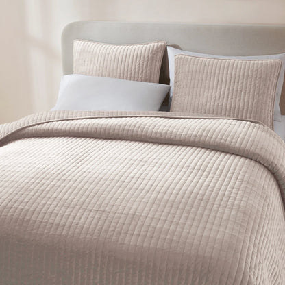 Wonderful Velvet 3 Piece Quilt Set