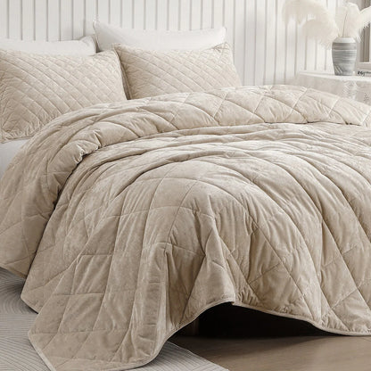Wonderful Diamond Velvet 3 Piece Quilt Set