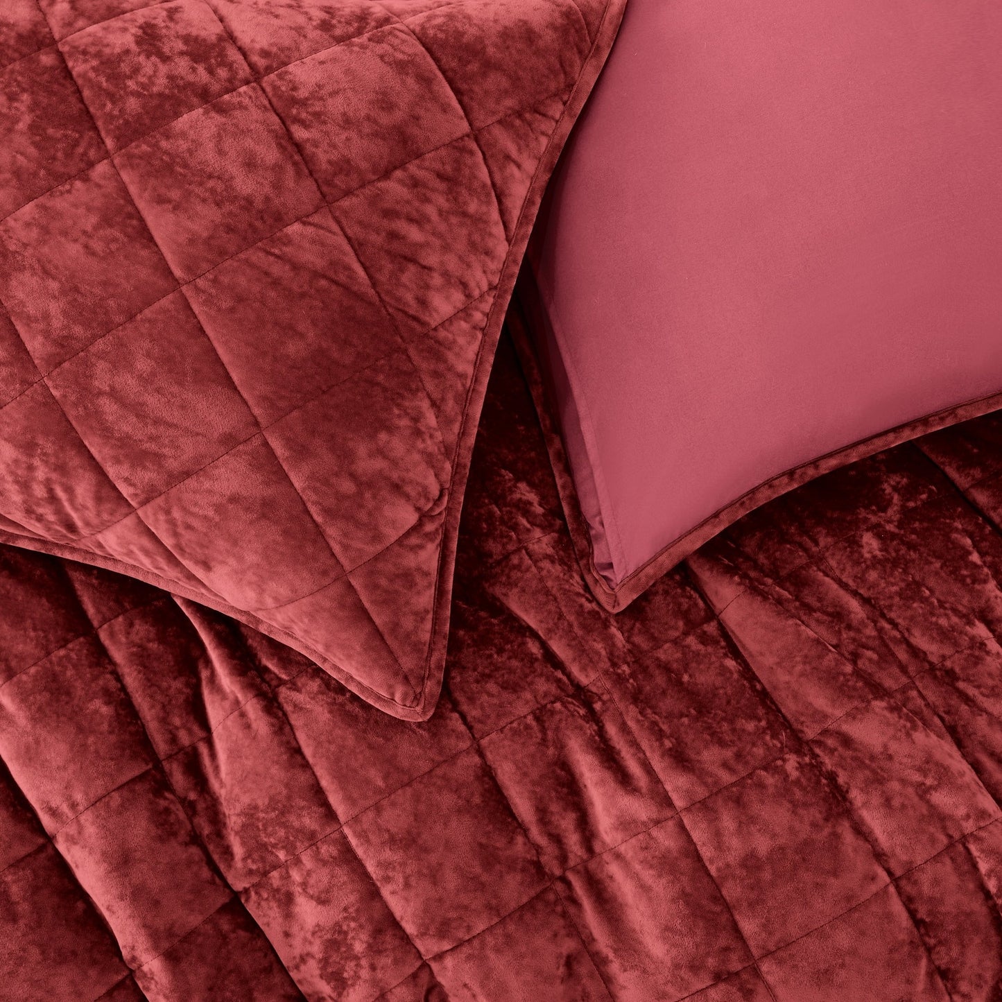 Wonderful Diamond Velvet 3 Piece Quilt Set