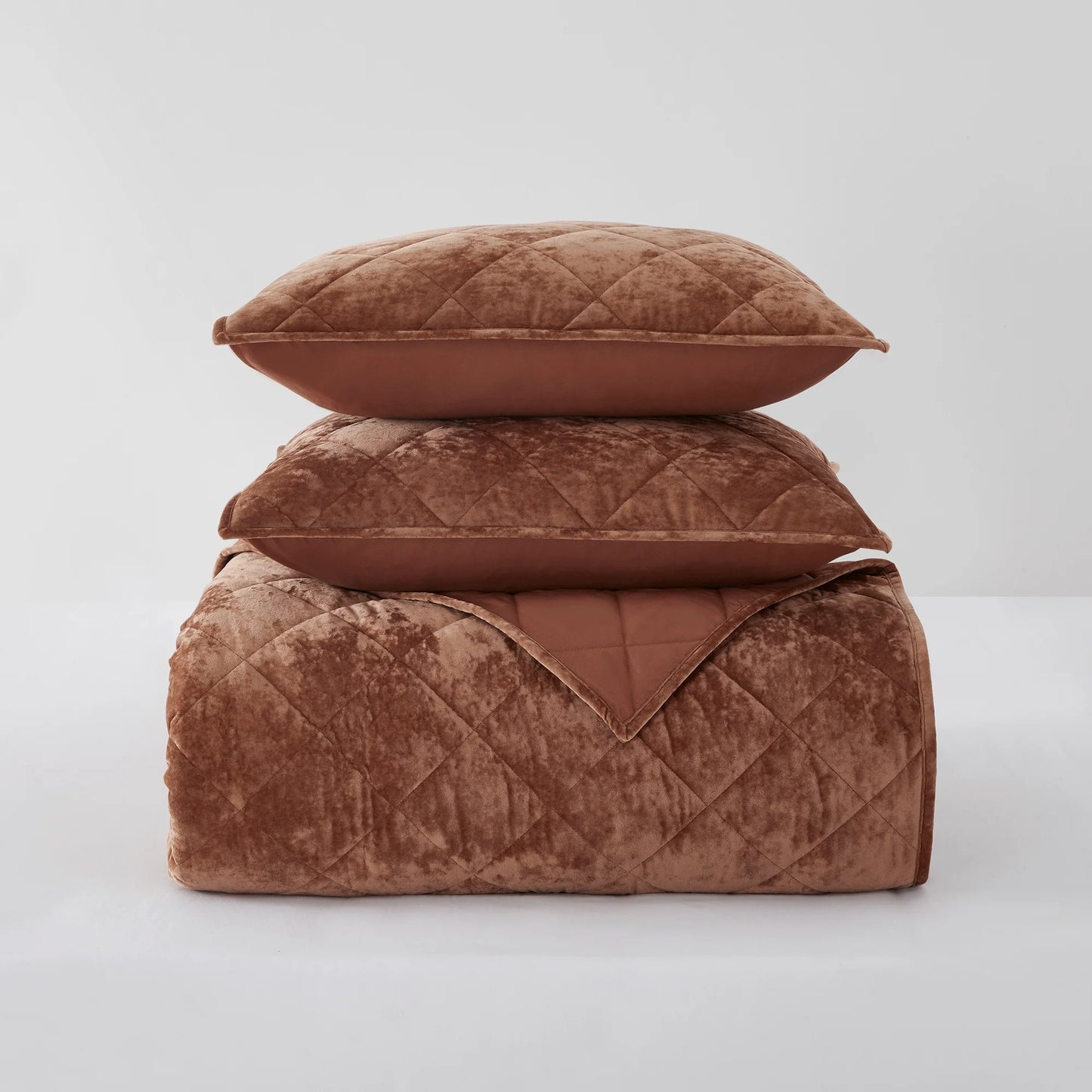Wonderful Diamond Velvet 3 Piece Quilt Set