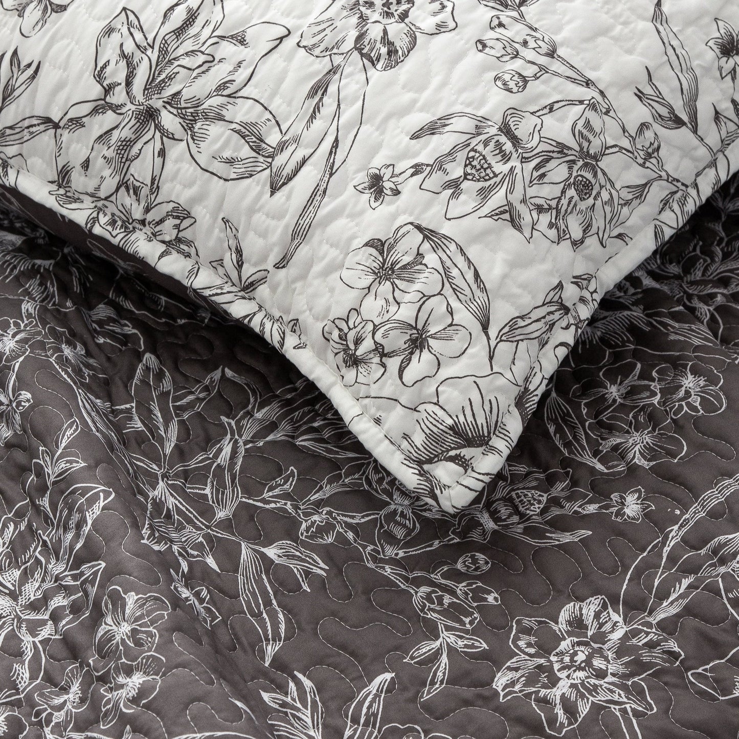 Wonderful Sophia Lightweight Floral Quilt Set