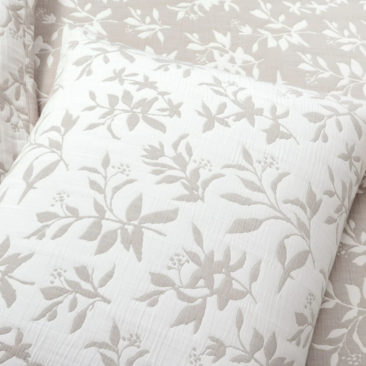 Lush Decor Floral Jacquard Reversible Soft Matelasse Quilt 3-Piece Set