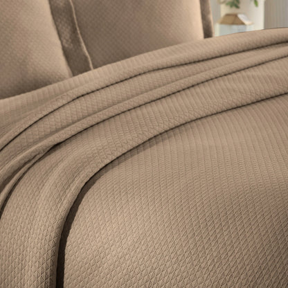 Superior Solitaire Cotton Decorative Bedspread Set