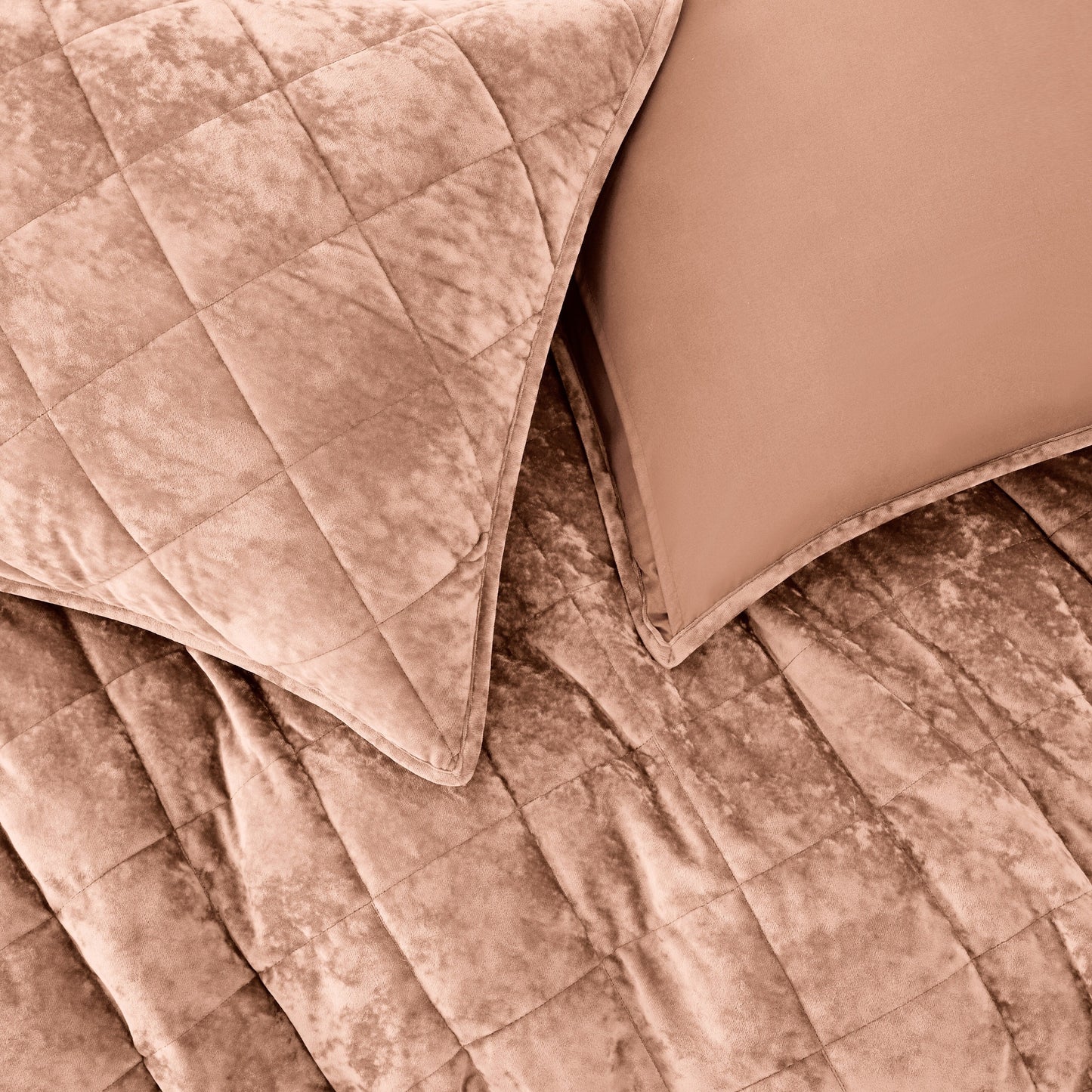 Wonderful Diamond Velvet 3 Piece Quilt Set