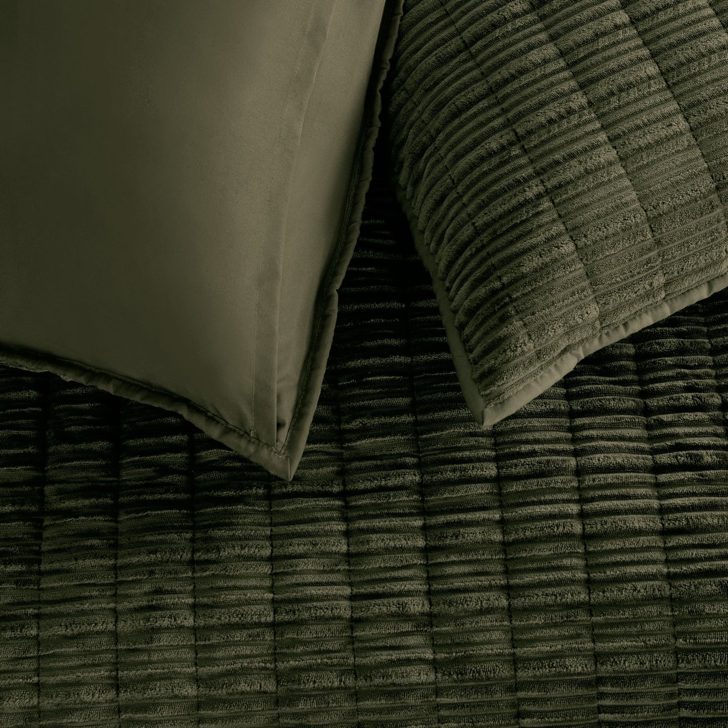 Wonderful Velvet 3 Piece Quilt Set