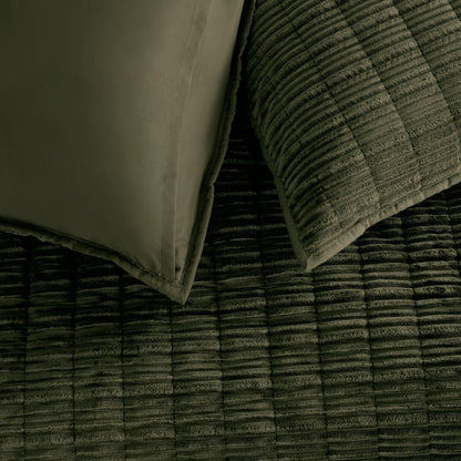 Wonderful Velvet 3 Piece Quilt Set
