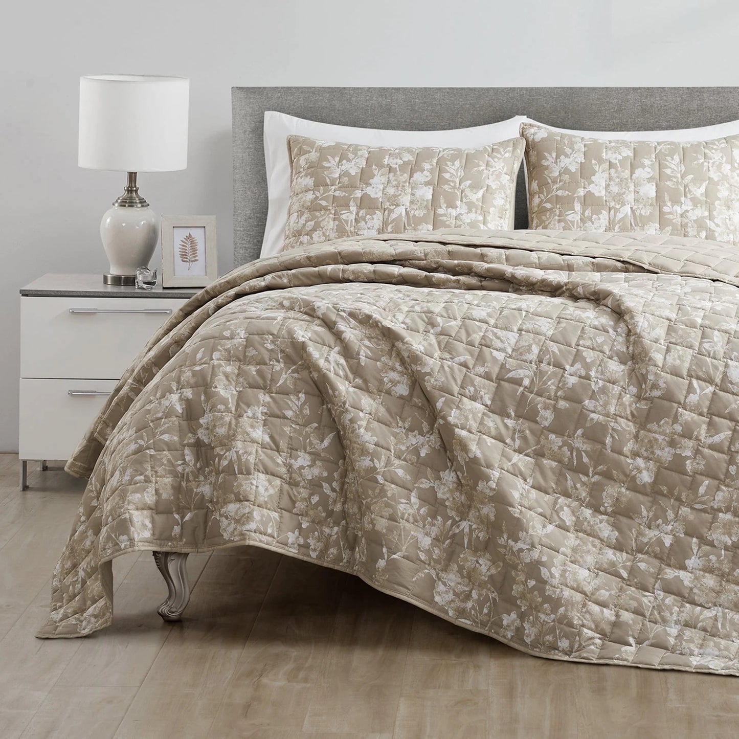 Wonderful Sophia Lightweight Floral Quilt Set