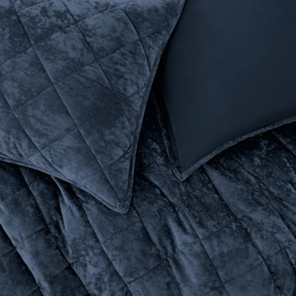 Wonderful Diamond Velvet 3 Piece Quilt Set