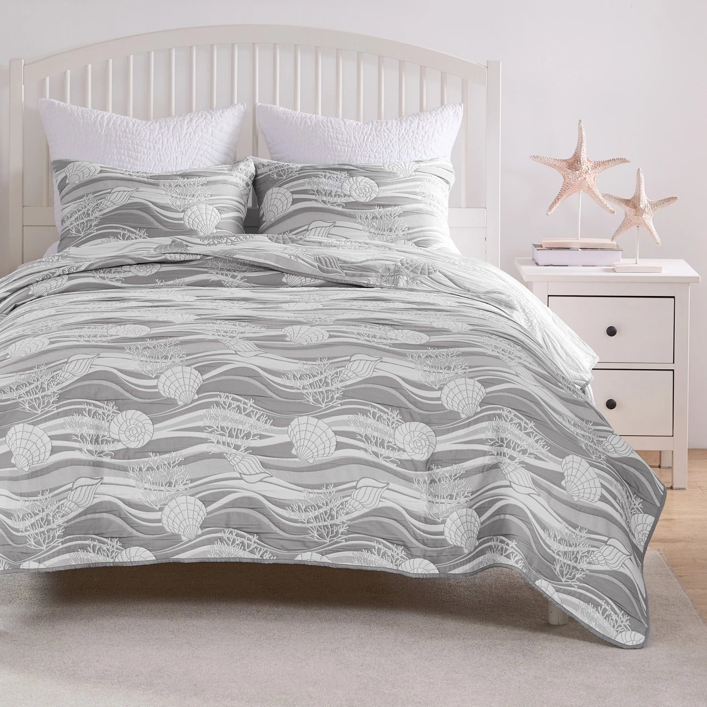 Greenland Home Coastal Paradise Jacquard Woven Reversible Matelassé Coverlet Set