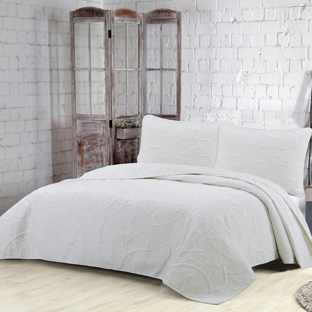 Estate Collection Joanna Velvet Quilt Set