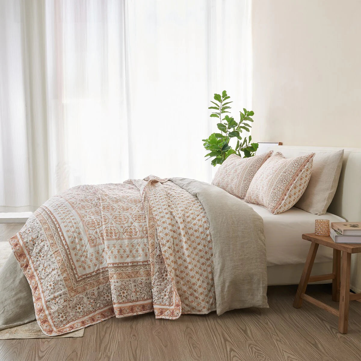 Patina Vie Maison Vintage-Inspired Floral Reversible Quilt Set with Shams