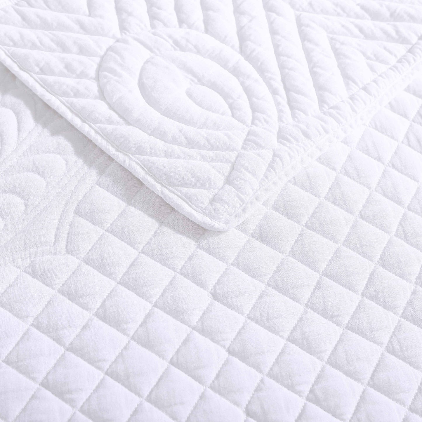 Tommy Bahama Pineapple Resort White Cotton Quilt & Sham(s)