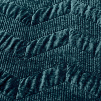 Wonderful Diamond Velvet 3 Piece Quilt Set