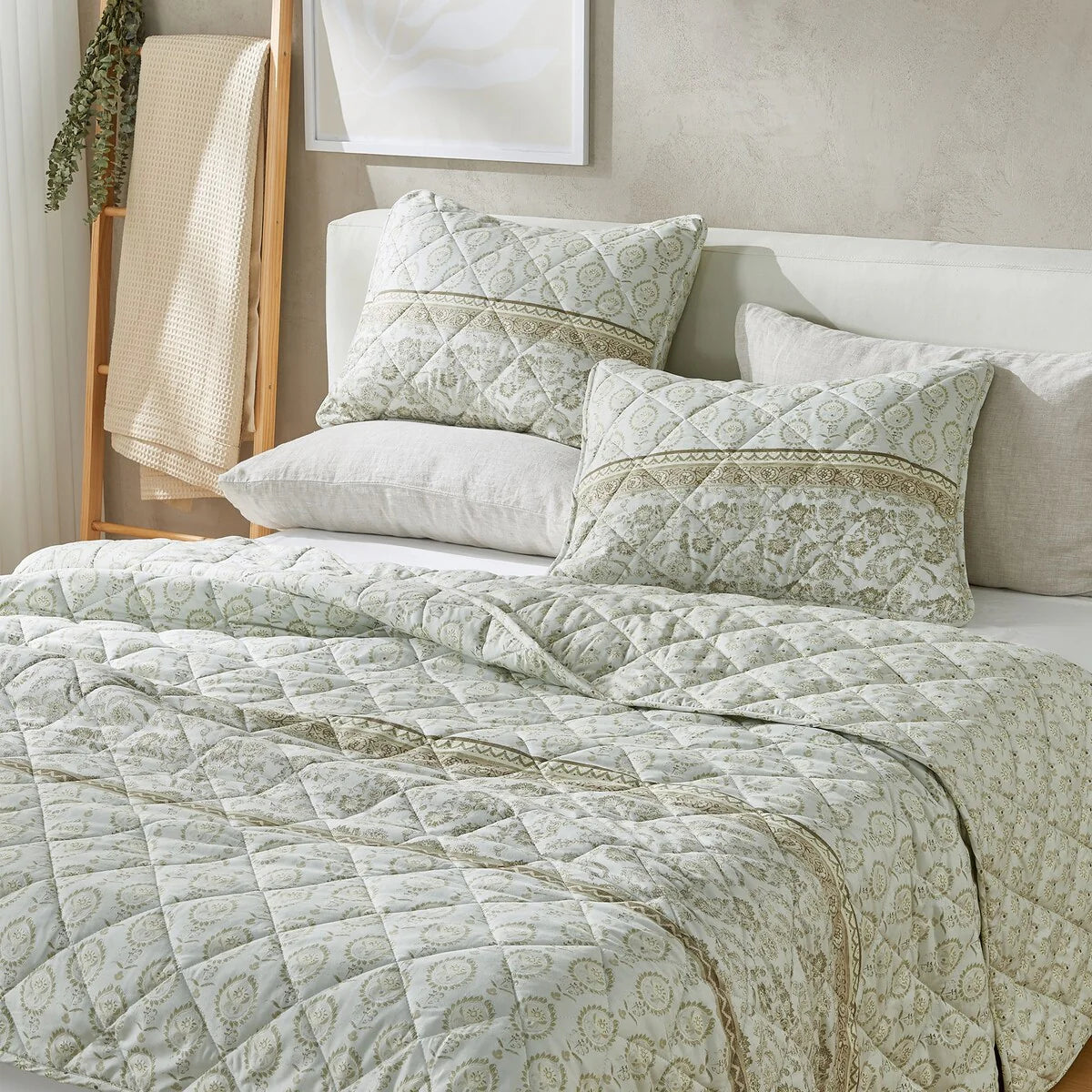 Patina Vie Maison Vintage Floral Printed Quilt Set with Shams