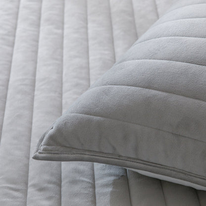 Wonderful Velvet 3 Piece Quilt Set