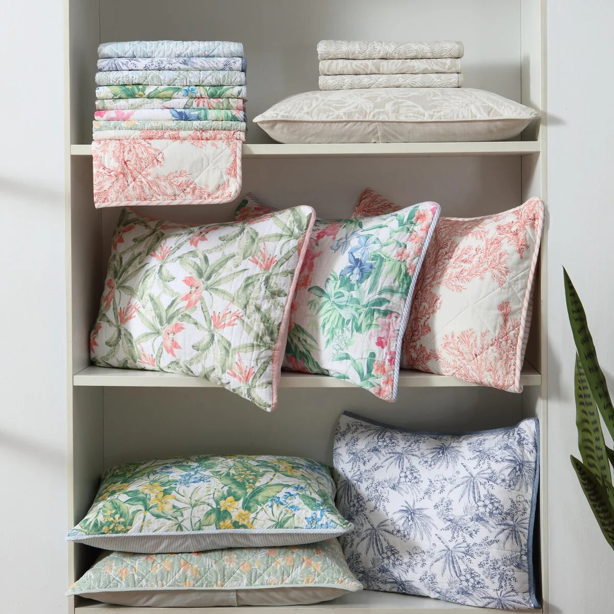 Tommy Bahama Pineapple Bloom Cotton Reversible Green Quilt Set
