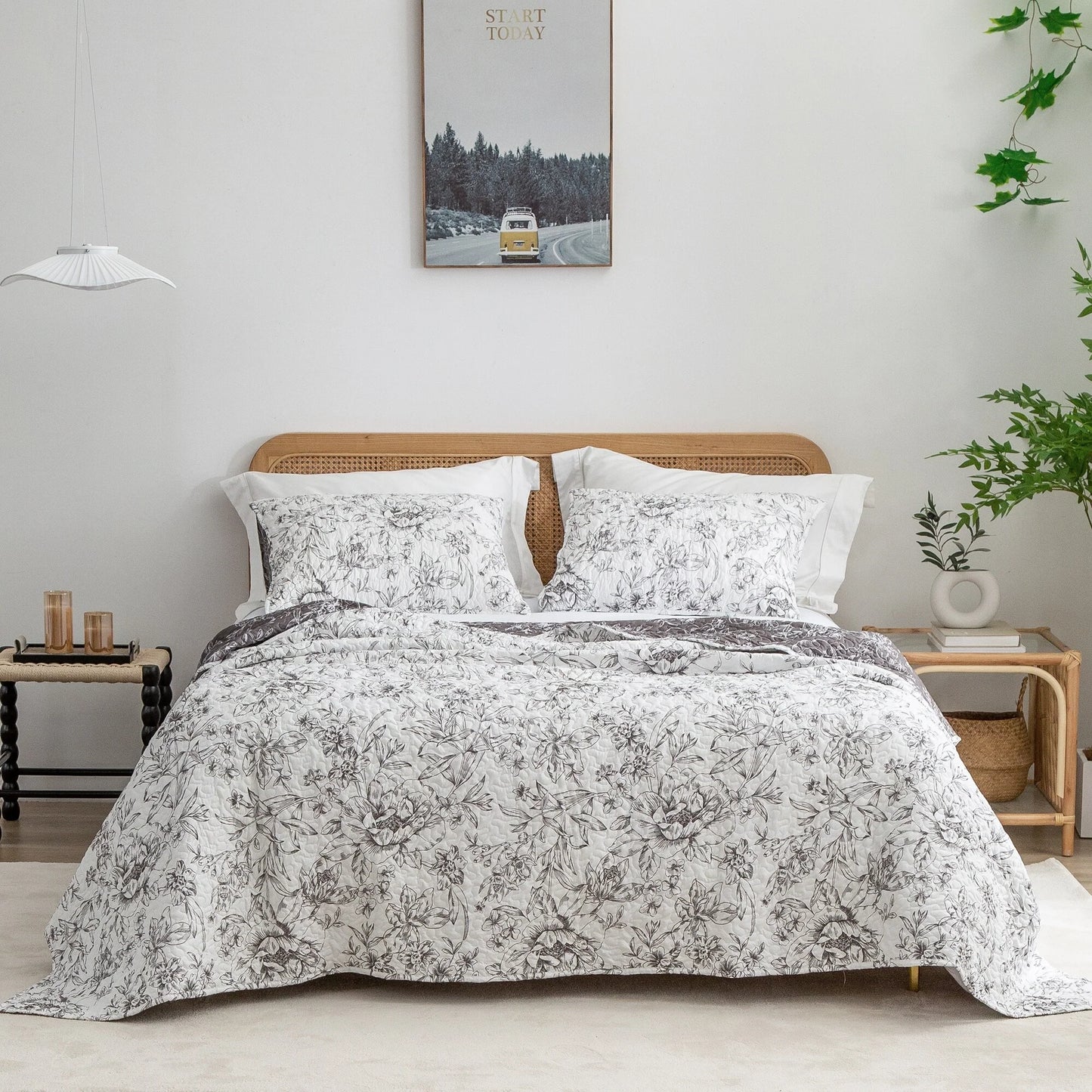 Wonderful Sophia Lightweight Floral Quilt Set