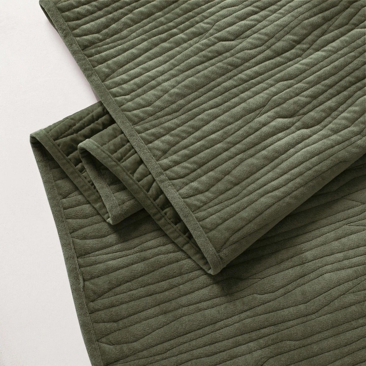 Wonderful Velvet 3 Piece Quilt Set