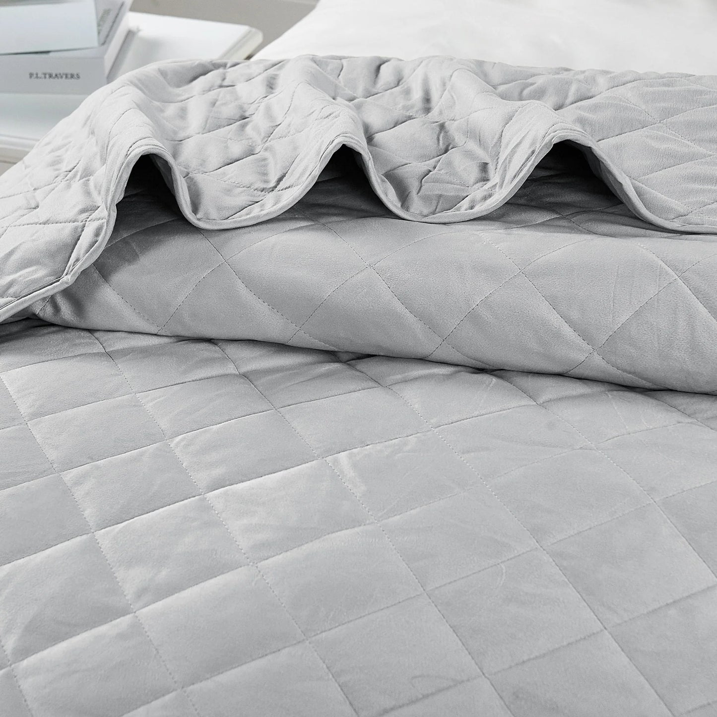 Serenta Velvet Quilts 5 Piece Ultra Soft Floor Touching Bedspread Set