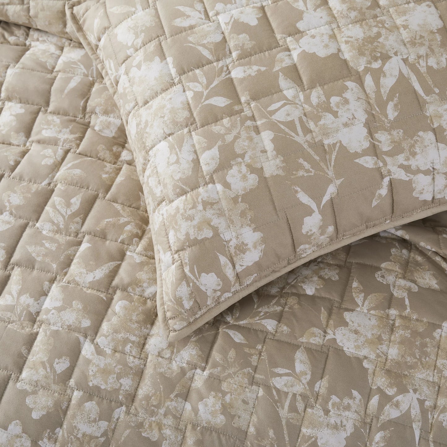 Wonderful Sophia Lightweight Floral Quilt Set