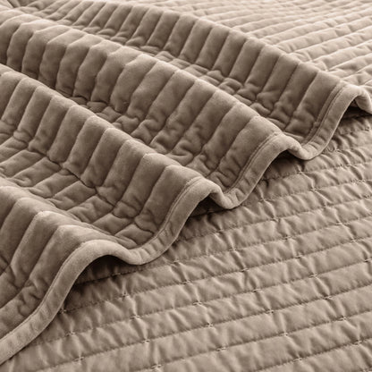 Wonderful Velvet 3 Piece Quilt Set
